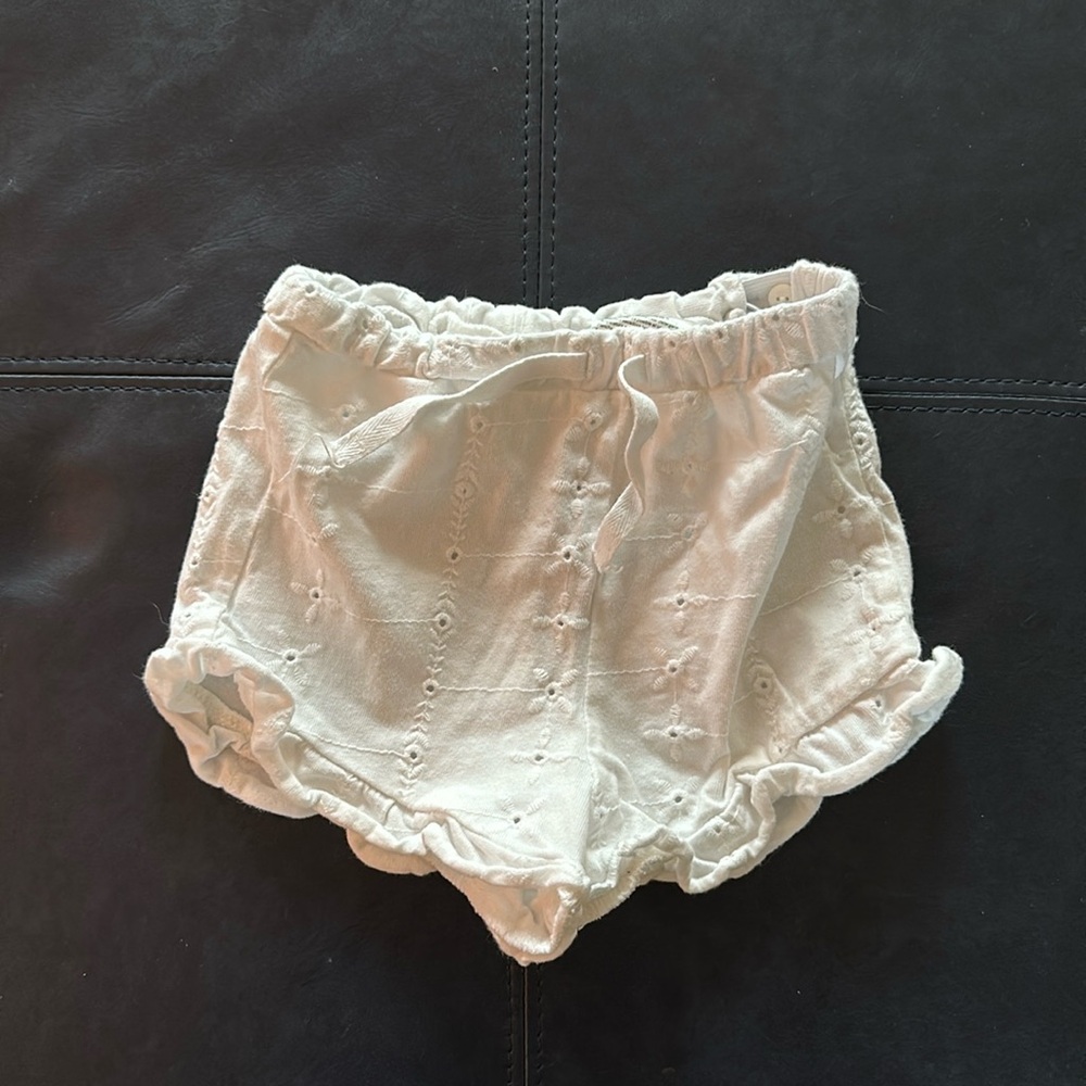 Eyelet lace shorts